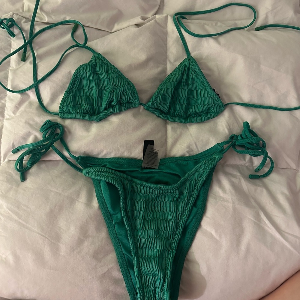 TRAINGL BIKINI SET AND BAG